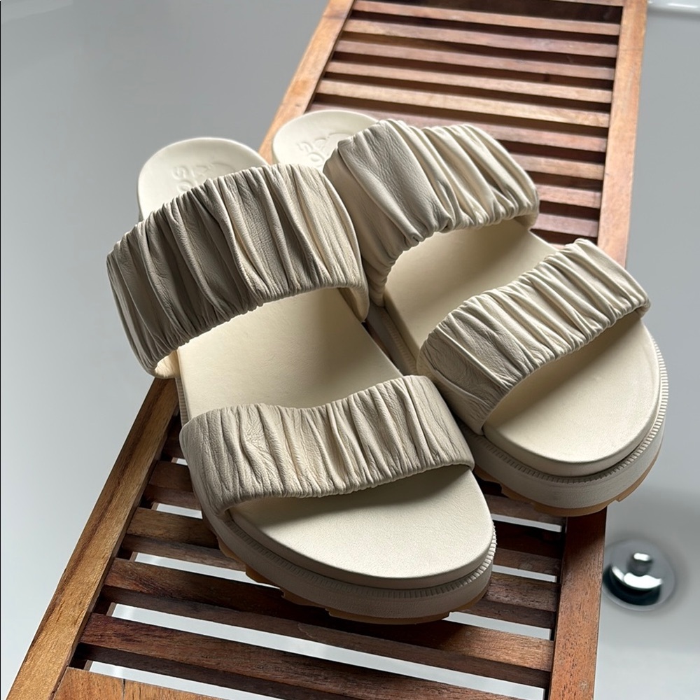 Women's Sorel Cream Sandals-size 9